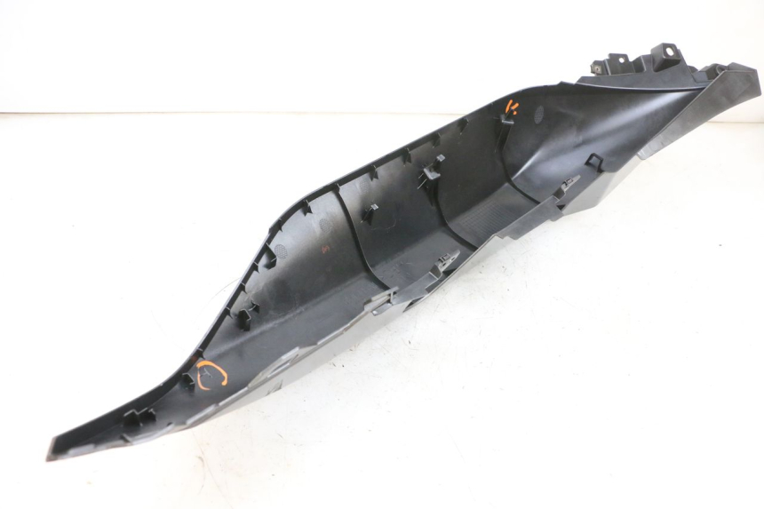 photo de CARENADO TRASERO DERECHA YAMAHA TRICITY 300 (2020 - 2024) - Otra perspectiva