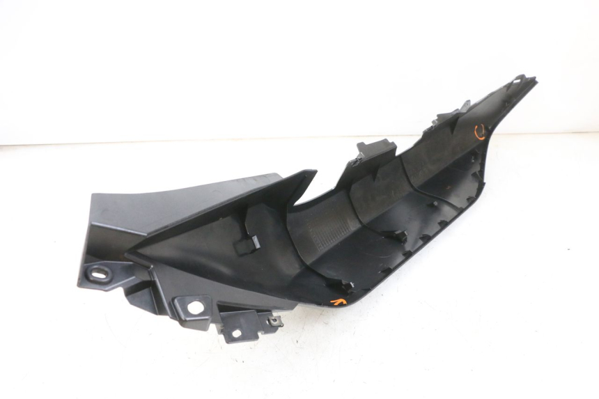 photo de CARENADO TRASERO DERECHA YAMAHA TRICITY 300 (2020 - 2024) - Estado de la superficie y material