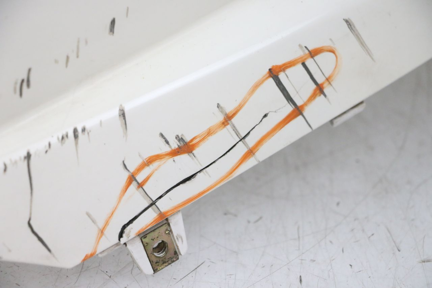 photo de CARENADO TRASERO DERECHA PEUGEOT TWEET PRO EFI 4T 50 (2021 - 2022) - Inspección visual detallada