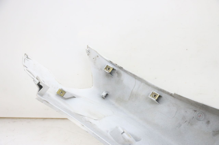 photo de CARENADO TRASERO DERECHA PEUGEOT TWEET PRO EFI 4T 50 (2021 - 2022) - Primer plano técnico