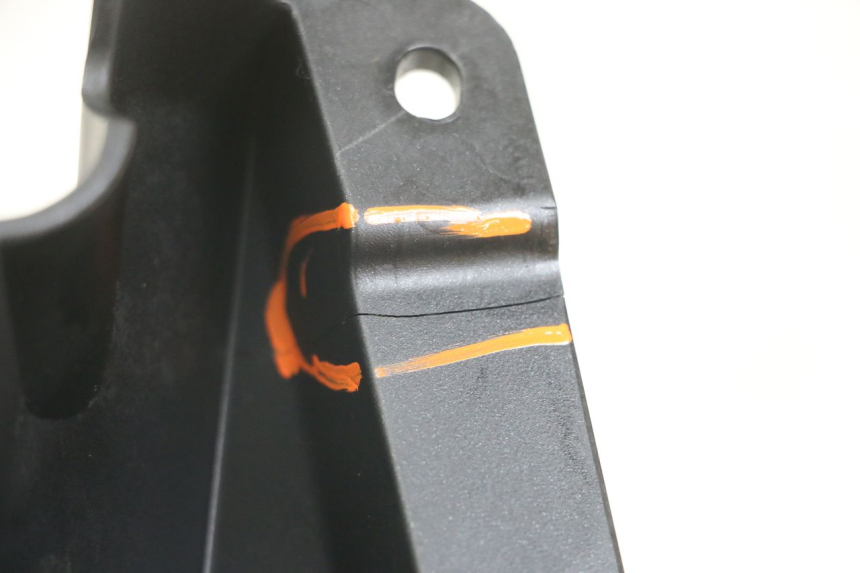 photo de FLANCO TRASERO DERECHO KAWASAKI VERSYS ABS 650 (2015 - 2018) - Primer plano técnico