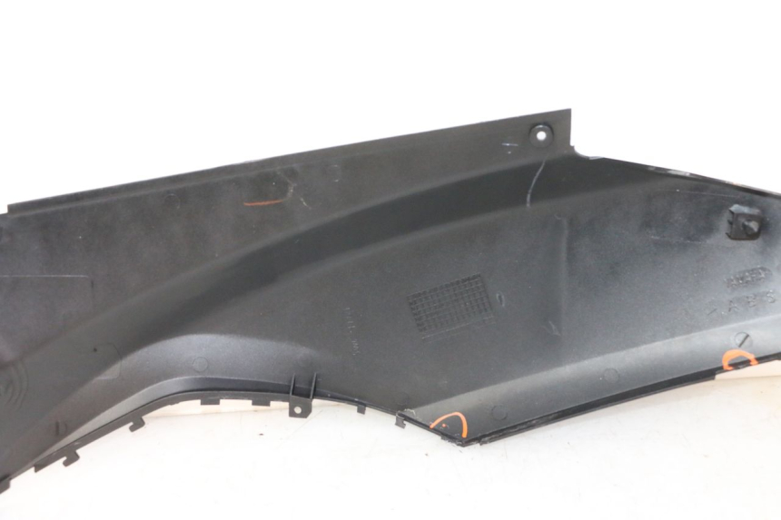 photo de CARENADO TRASERO DERECHA MBK WAAP 125 (2008 - 2013) - Detalles de los puntos de fijación