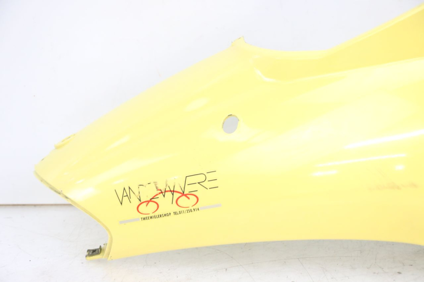 photo de CARENADO TRASERO DERECHA YAMAHA WHY 50 (1998 - 2000) - Detalles de los puntos de fijación