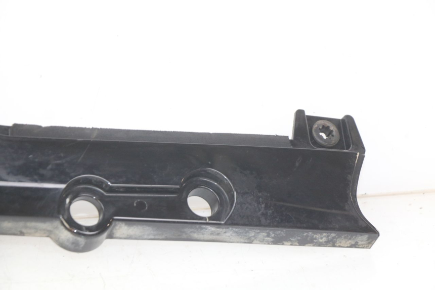 photo de FLANCO TRASERO DERECHO SYM WOLF SB 125 (2011 - 2018) - Características distintivas