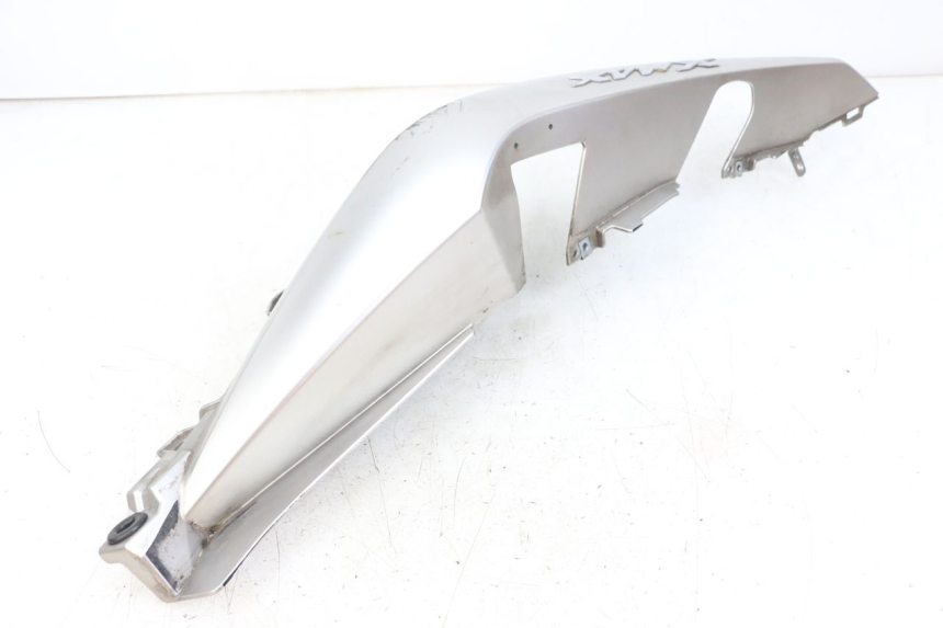 photo de FLANCO TRASERO DERECHO YAMAHA XMAX X-MAX ABS 125 (2017 - 2020) - Primer plano técnico