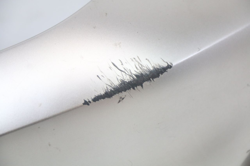 photo de FLANCO TRASERO DERECHO YAMAHA XMAX X-MAX ABS 125 (2017 - 2020) - Primer plano técnico