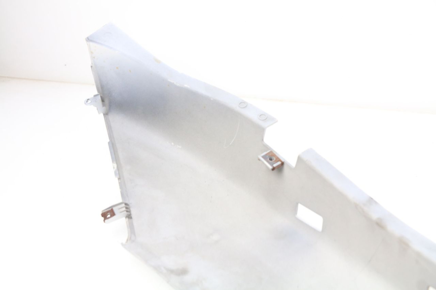 photo de FLANCO TRASERO DERECHO YAMAHA XMAX X-MAX 125 (2006 - 2009) - Detalle de la pieza