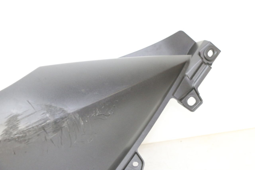 photo de CARENADO TRASERO DERECHA YAMAHA XMAX X-MAX 125 (2021 - 2025) - Características distintivas