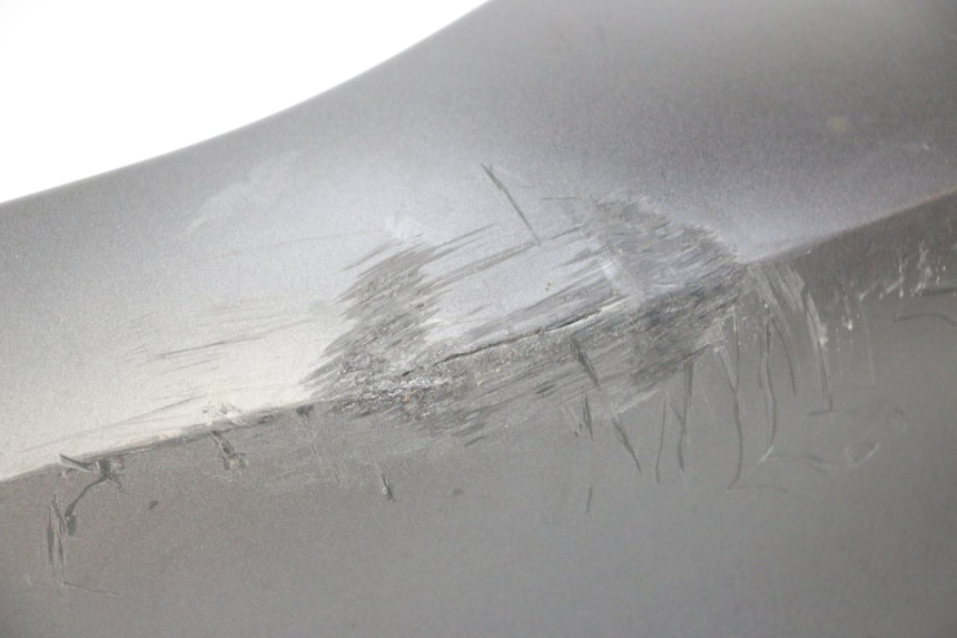 photo de CARENADO TRASERO DERECHA YAMAHA XMAX X-MAX 125 (2021 - 2025) - Zoom sobre los componentes