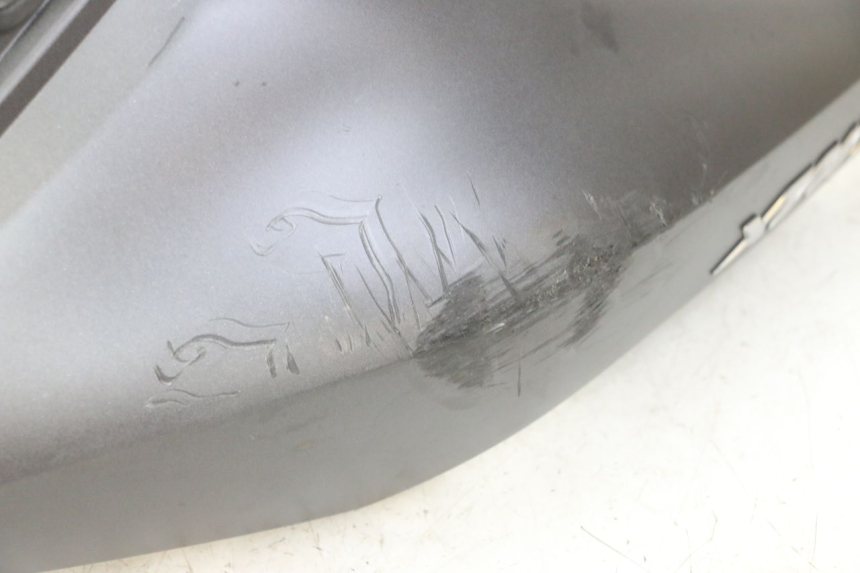 photo de CARENADO TRASERO DERECHA YAMAHA XMAX X-MAX 125 (2021 - 2025) - Zoom estado de uso