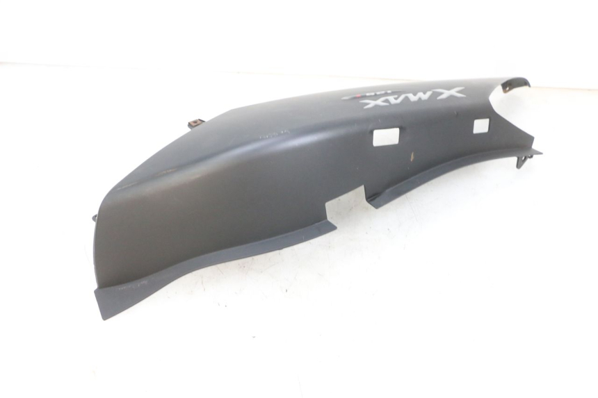 photo de FLANCO TRASERO DERECHO YAMAHA XMAX X-MAX 125 (2006 - 2009) - Primer plano técnico