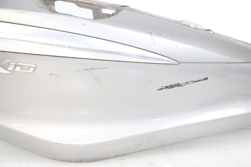 photo de CARENADO TRASERO DERECHA PIAGGIO X10 125 (2012 - 2017) - Primer plano de alta resolución