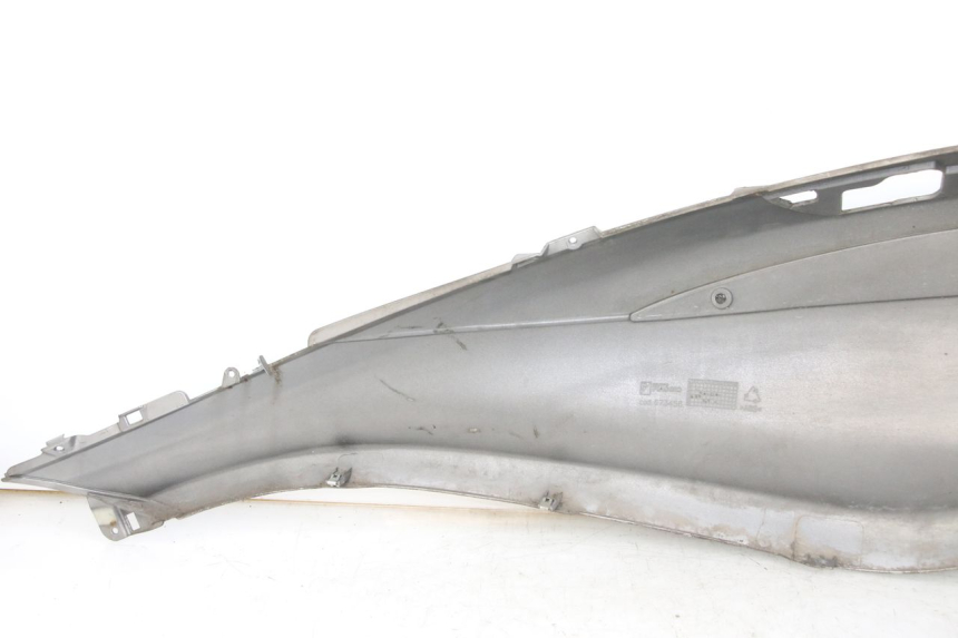 photo de CARENADO TRASERO DERECHA PIAGGIO X10 125 (2012 - 2017) - Primer plano técnico
