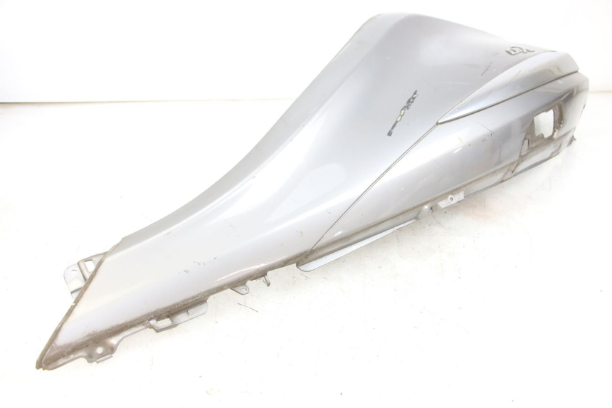 photo de CARENADO TRASERO DERECHA PIAGGIO X10 125 (2012 - 2017) - Estado de la superficie y material
