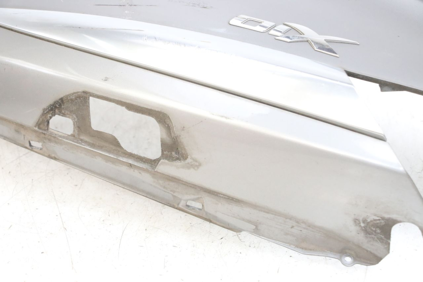 photo de CARENADO TRASERO DERECHA PIAGGIO X10 125 (2012 - 2017) - Marcados y referencias originales