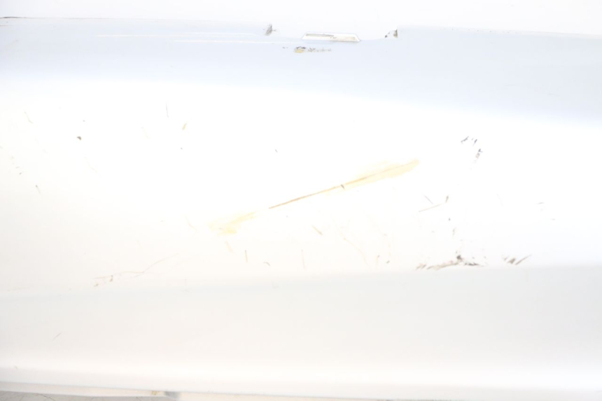 photo de CARENADO TRASERO DERECHA PIAGGIO X9 125 (2000 - 2003) - Detalles de los puntos de fijación