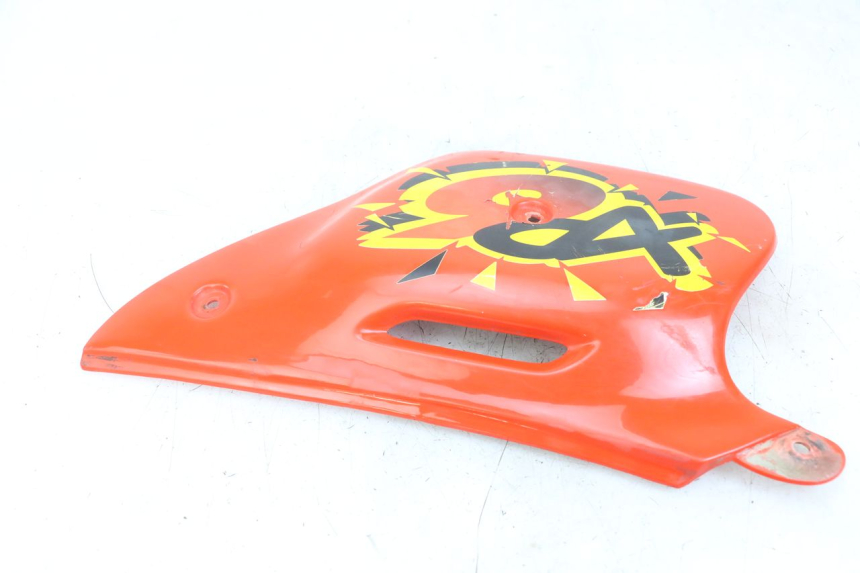 photo de FLANCO TRASERO DERECHO PEUGEOT XP6 50 (1997 - 2003) - Primer plano técnico