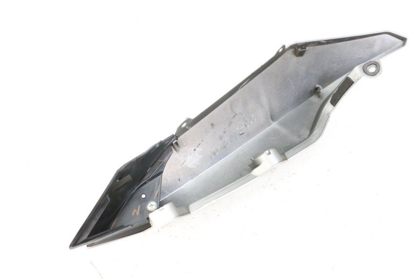 photo de CARENADO TRASERO DERECHA YAMAHA XJ6 600 (2008 - 2016) - Primer plano técnico