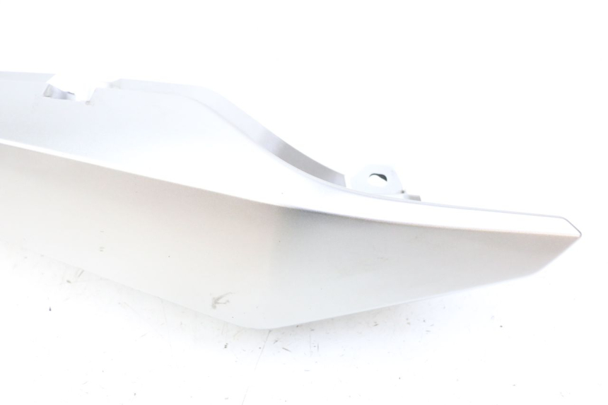 photo de CARENADO TRASERO DERECHA YAMAHA XJ6 600 (2008 - 2016) - Marcados y referencias originales