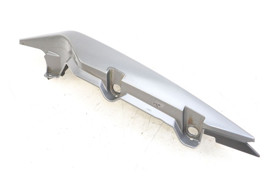 photo de CARENADO TRASERO DERECHA YAMAHA XJ6 ABS 600 (2008 - 2016) - Primer plano técnico