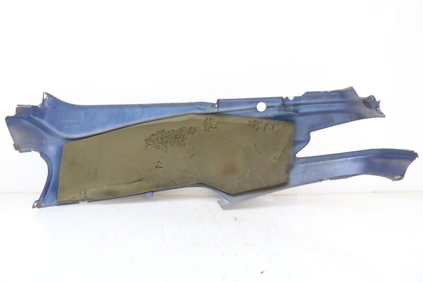 photo de CARENADO TRASERO DERECHA YAMAHA YE ZEST 50 (1992 - 1998) - Primer plano técnico