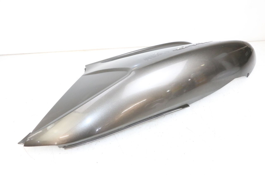 photo de CARENADO TRASERO DERECHA YAMAHA YP MAJESTY 125 (2002 - 2006) - Primer plano técnico
