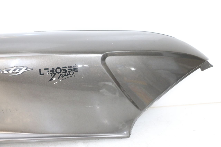 photo de CARENADO TRASERO DERECHA YAMAHA YP MAJESTY 125 (2002 - 2006) - Estado de la superficie y material