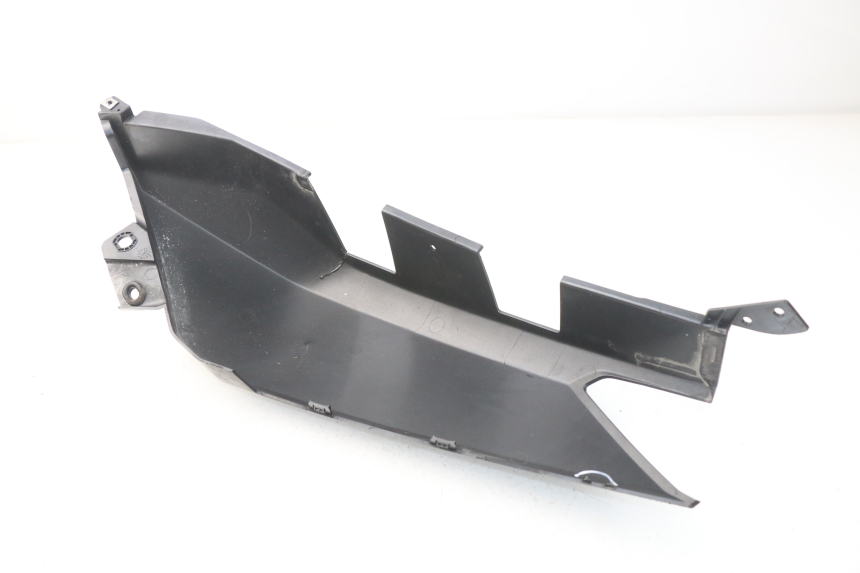 photo de CARENADO TRASERO DERECHA YAMAHA YP X-MAX XMAX 400 (2014 - 2017) - Detalles de los puntos de fijación