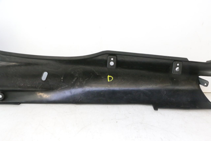 photo de CARENADO TRASERO DERECHA KAWASAKI ZZR 600 (1995 - 2004) - Características distintivas