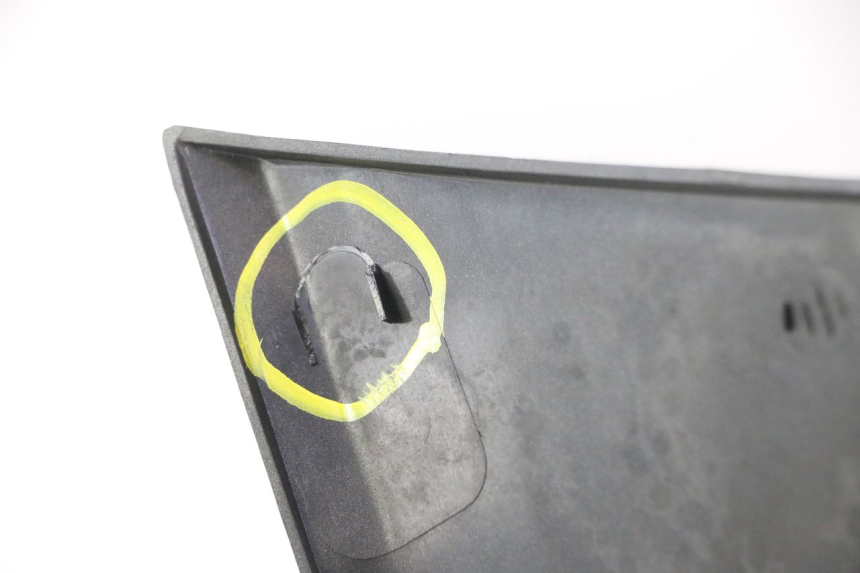 photo de CARENADO TRASERO DERECHA KAWASAKI ZZR 600 (1995 - 2004) - Primer plano de alta resolución