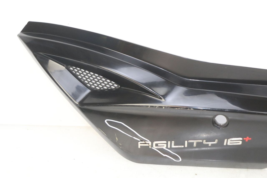 photo de FLANCO TRASERO IZQUIERDO KYMCO AGILITY 16+ 4T 50 (2018 - 2023) - Estado de la superficie y material