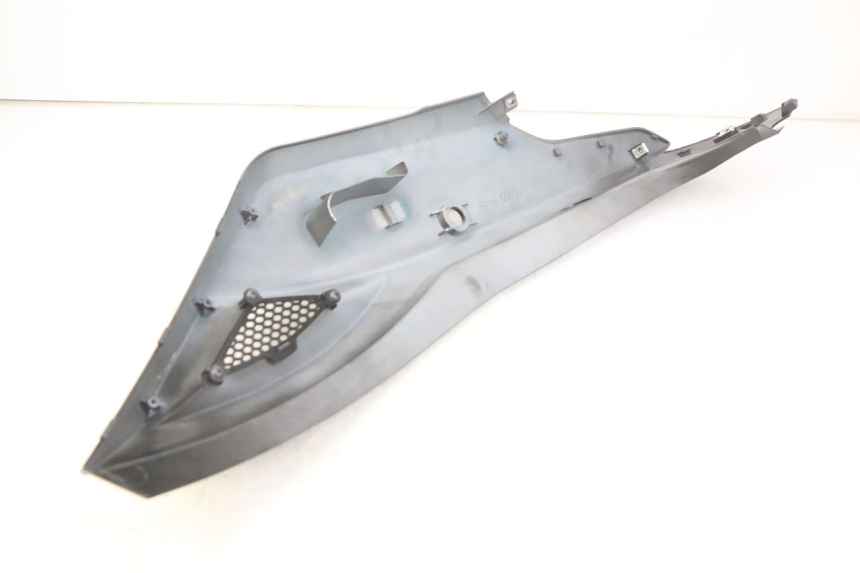 photo de FLANCO TRASERO IZQUIERDO KYMCO AGILITY 16+ 4T 50 (2018 - 2023) - Otra perspectiva