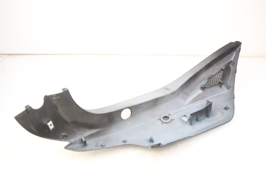 photo de FLANCO TRASERO IZQUIERDO KYMCO AGILITY 16+ 4T 50 (2018 - 2023) - Estado de la superficie y material