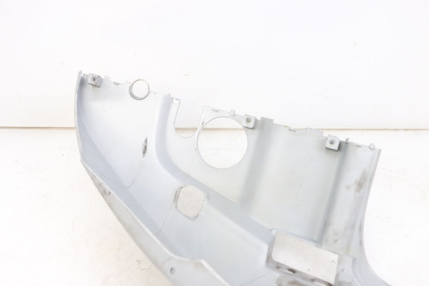 photo de FLANCO TRASERO IZQUIERDO KYMCO AGILITY 4T 50 (2005 - 2018) - Primer plano técnico