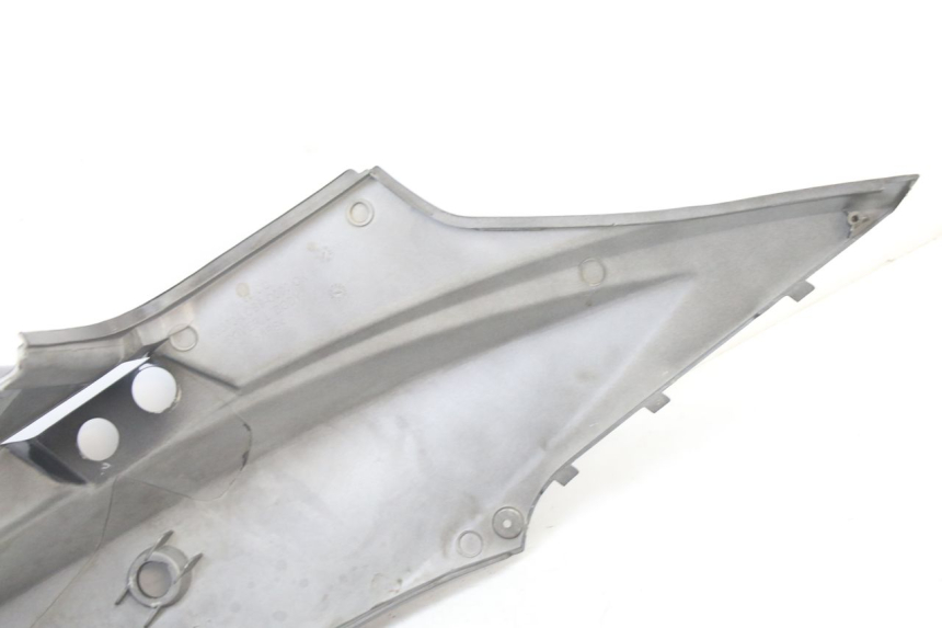 photo de FLANCO TRASERO IZQUIERDO KYMCO AGILITY 4T 50 (2005 - 2018) - Estado de la superficie y material