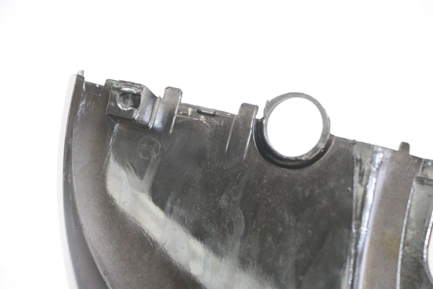 photo de FLANCO TRASERO IZQUIERDO KYMCO AGILITY 4T 50 (2005 - 2018) - Primer plano técnico