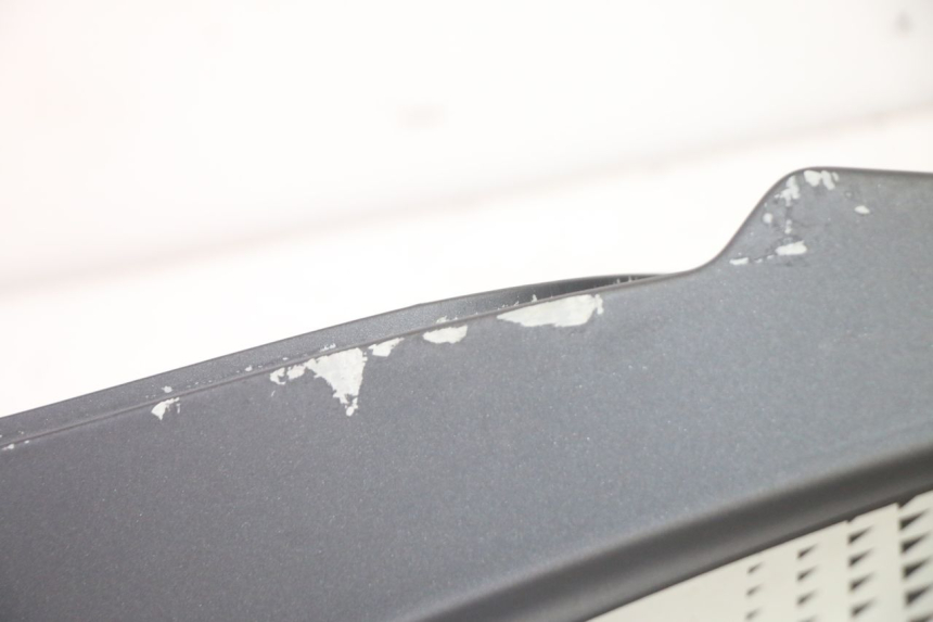 photo de FLANCO TRASERO IZQUIERDO KYMCO AGILITY 4T 50 (2018 - 2022) - Primer plano técnico