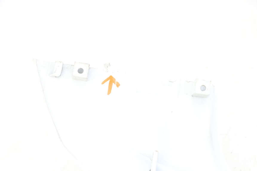 photo de CARENADO TRASERO IZQUIERDA KYMCO AGILITY RS 4T 50 (2009 - 2013) - Primer plano técnico