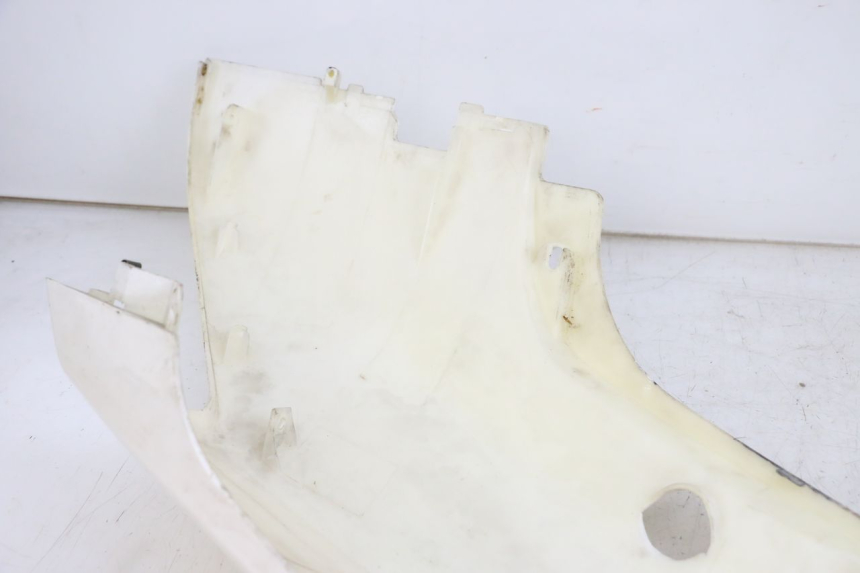 photo de FLANCO TRASERO IZQUIERDO JONWAY AZTRAL 125 (2008 - 2017) - Primer plano técnico