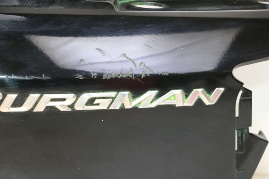 photo de CARENADO TRASERO IZQUIERDA SUZUKI BURGMAN 125 (2007 - 2014) - Enfoque en la estructura