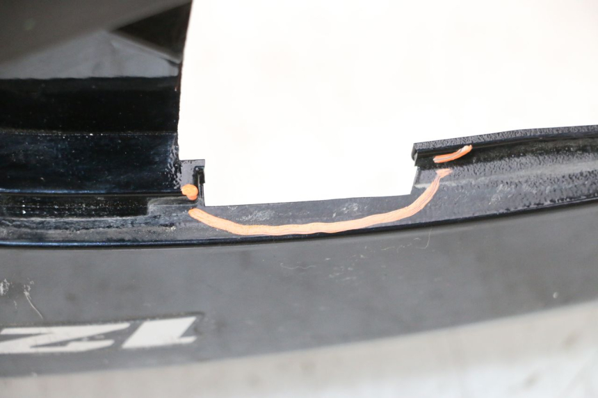 photo de CARENADO TRASERO IZQUIERDA SUZUKI BURGMAN 125 (2007 - 2014) - Primer plano técnico