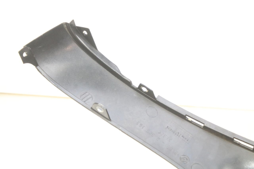 photo de FLANCO TRASERO IZQUIERDO BMW C1 125 (2000 - 2003) - Primer plano técnico