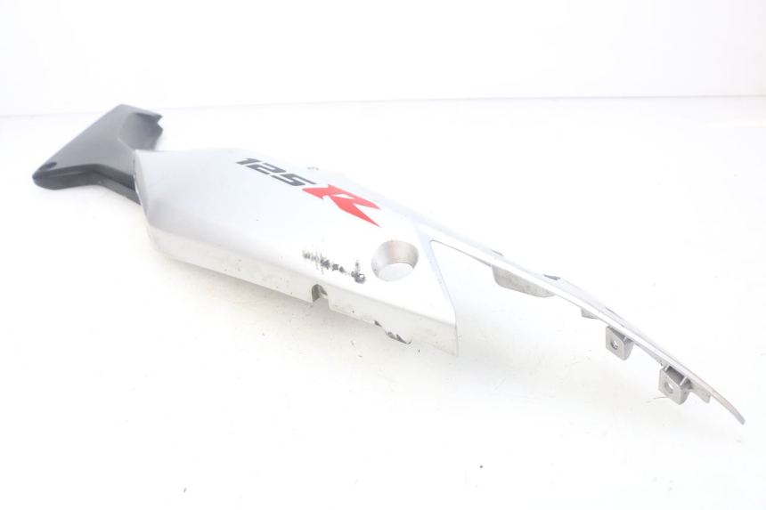 photo de CARENADO TRASERO IZQUIERDA HONDA CBR R 125 (2003 - 2006) - Detalles de los puntos de fijación