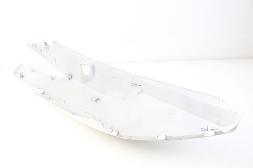 photo de CARENADO TRASERO IZQUIERDA KYMCO DINK STREET 125 (2009 - 2014) - Primer plano técnico