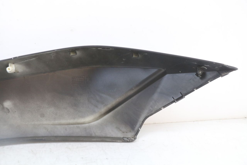 photo de CARENADO TRASERO IZQUIERDA LONGJIA EASY MAX 125 (2020 - 2024) - Detalles de los puntos de fijación