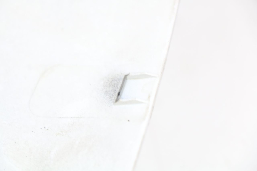 photo de FLANCO TRASERO IZQUIERDO HONDA FES S-WING SWING ABS 125 (2007 - 2015) - Primer plano técnico