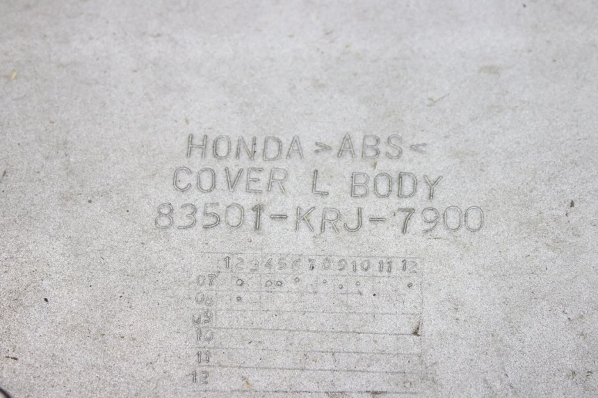 photo de FLANCO TRASERO IZQUIERDO HONDA FES S-WING SWING ABS 125 (2007 - 2015) - Detalles de los puntos de fijación