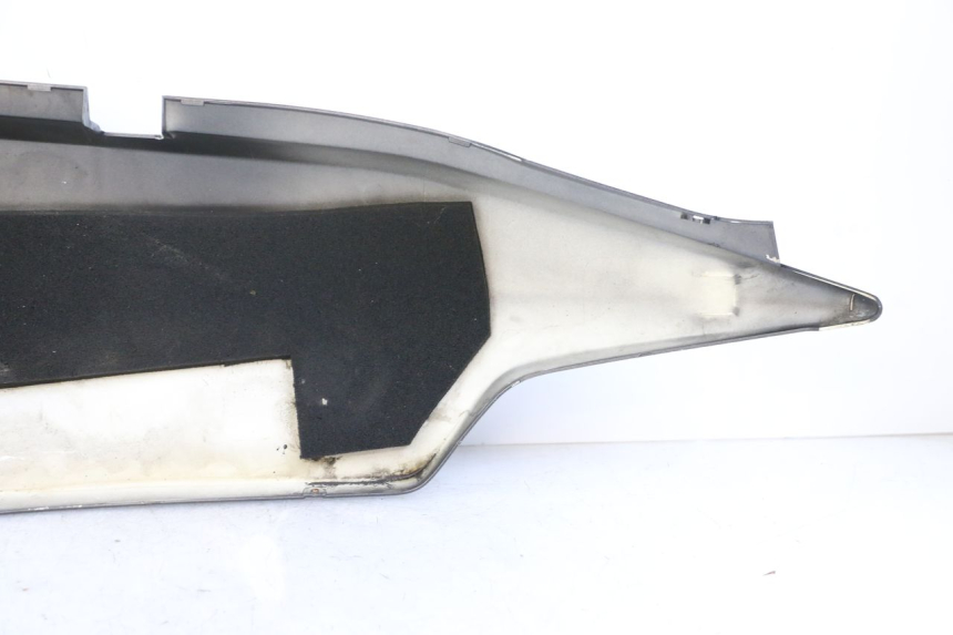photo de CARENADO TRASERO IZQUIERDA HONDA FJS SILVER WING SILVERWING 400 (2005 - 2008) - Primer plano técnico