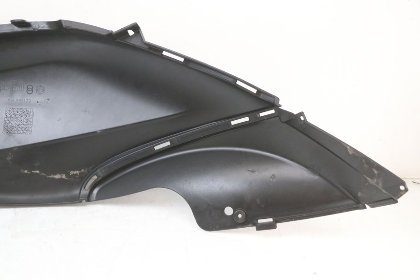 photo de CARENADO TRASERO IZQUIERDA PIAGGIO FLY 2T 50 (2004 - 2017) - Estado de la superficie y material