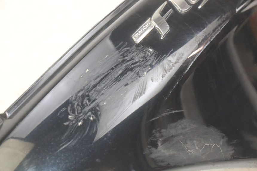 photo de FLANCO TRASERO IZQUIERDO PIAGGIO FLY 4T 50 (2013 - 2017) - Detalles de los puntos de fijación